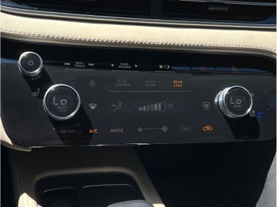 2023 INFINITI QX60 LUXE Sport Utility 4D