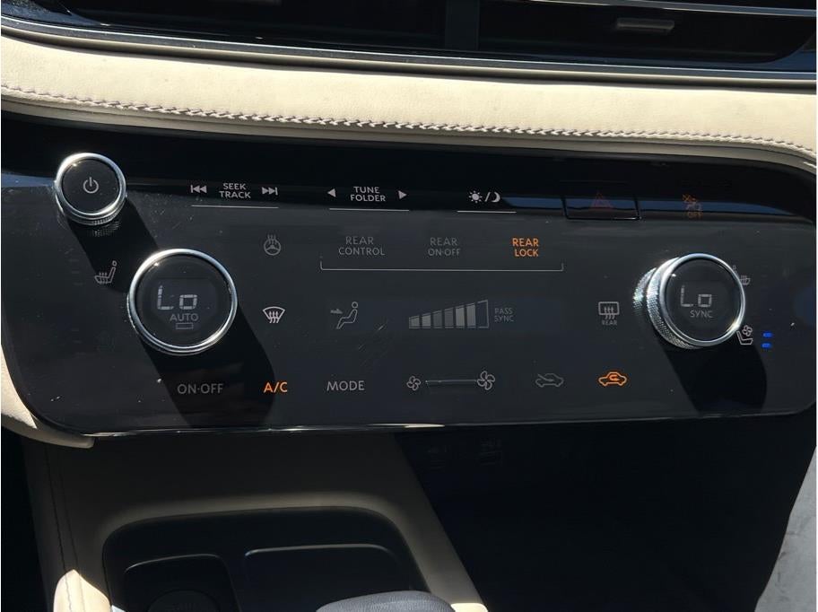 2023 INFINITI QX60 LUXE Sport Utility 4D
