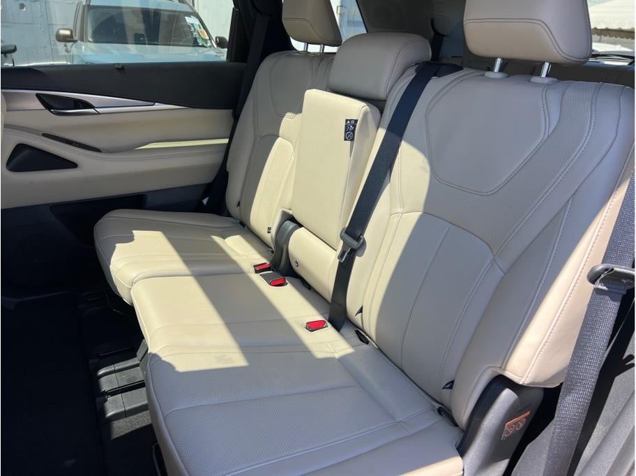 2023 INFINITI QX60 LUXE Sport Utility 4D