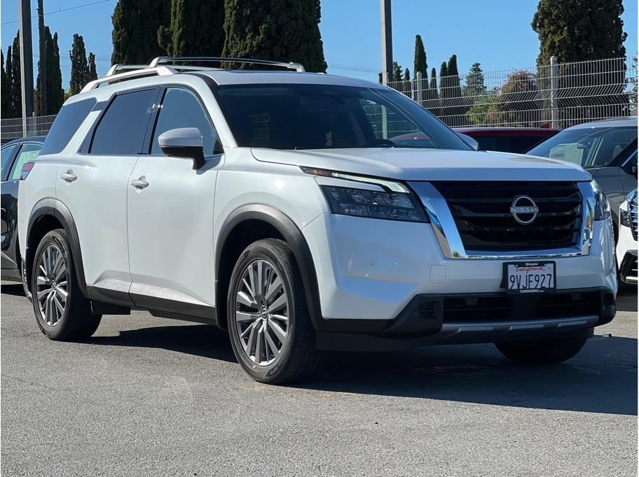 2025 Nissan Pathfinder SL Sport Utility 4D