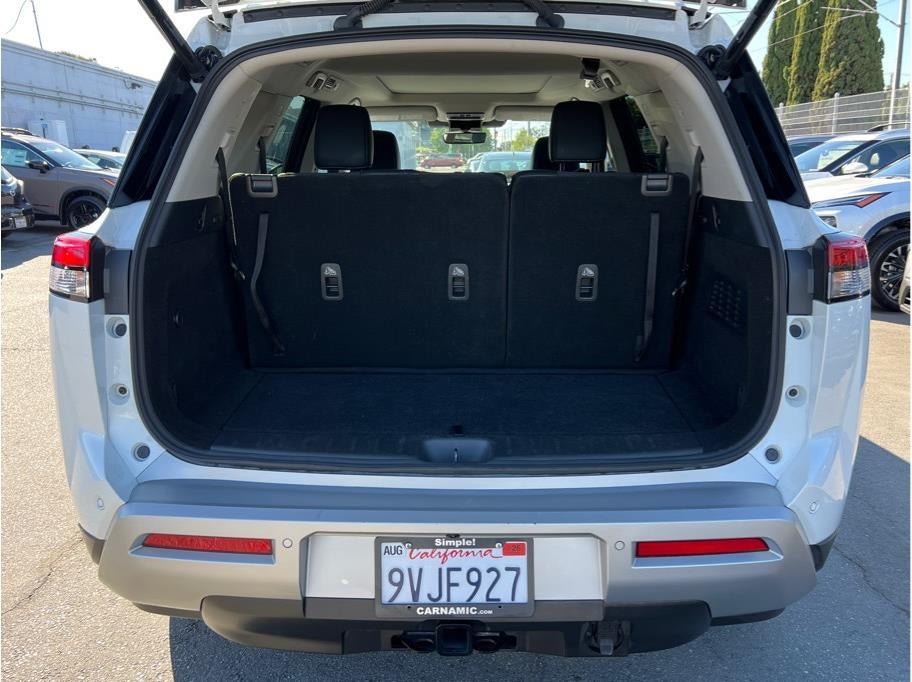 2025 Nissan Pathfinder SL Sport Utility 4D