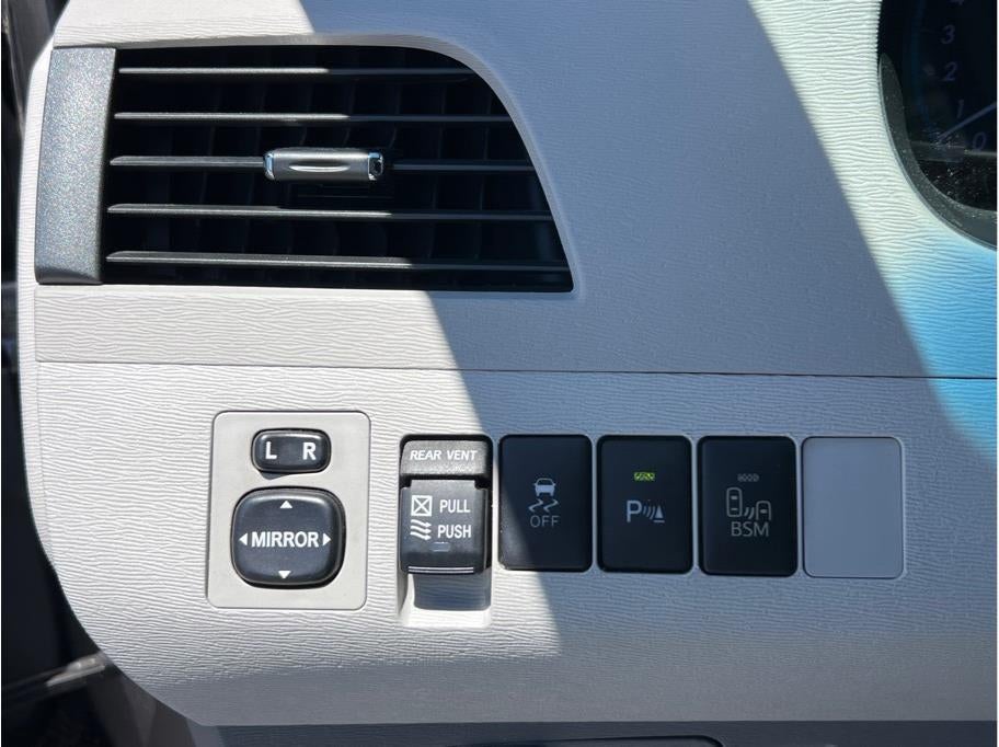 2014 Toyota Sienna XLE Minivan 4D