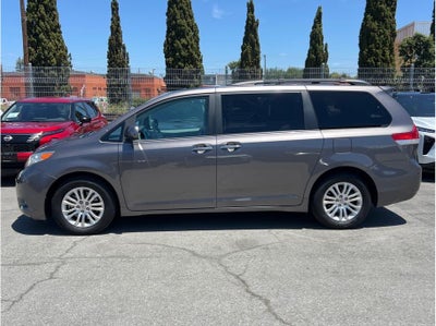 2014 Toyota Sienna XLE Minivan 4D