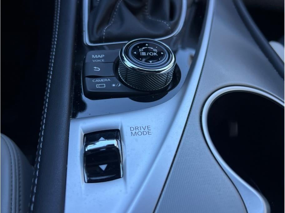 2022 INFINITI Q60 LUXE Coupe 2D