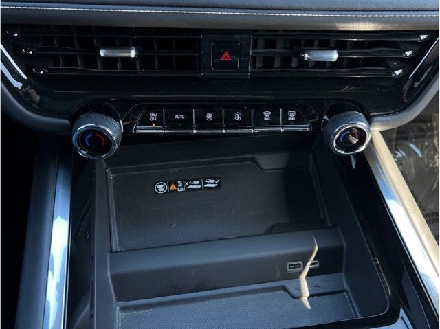 2025 Chevrolet Suburban Premier Sport Utility 4D