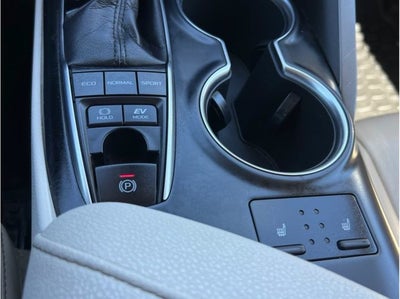 2018 Toyota Camry Hybrid XLE Sedan 4D
