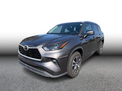 2022 Toyota Highlander XLE Sport Utility 4D