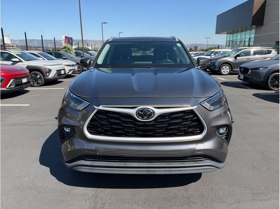 2022 Toyota Highlander XLE Sport Utility 4D