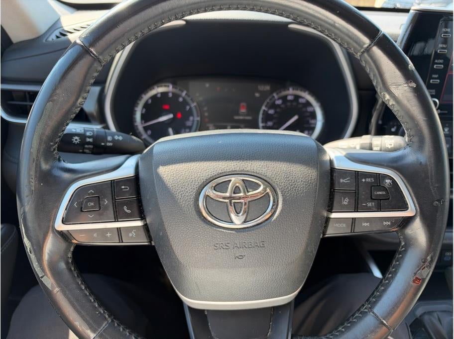 2022 Toyota Highlander XLE Sport Utility 4D