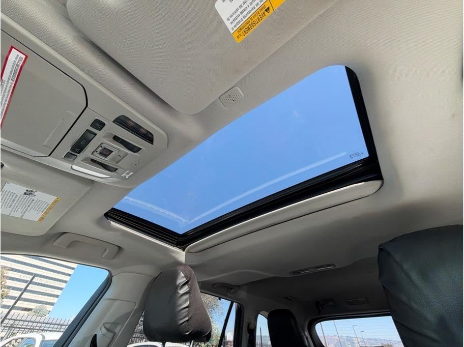 2022 Toyota Highlander XLE Sport Utility 4D