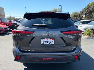2022 Toyota Highlander XLE Sport Utility 4D
