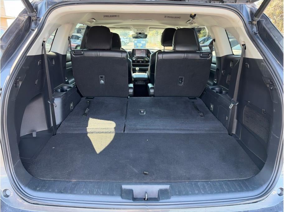 2022 Toyota Highlander XLE Sport Utility 4D