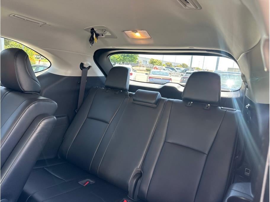 2021 Toyota Highlander XLE Sport Utility 4D