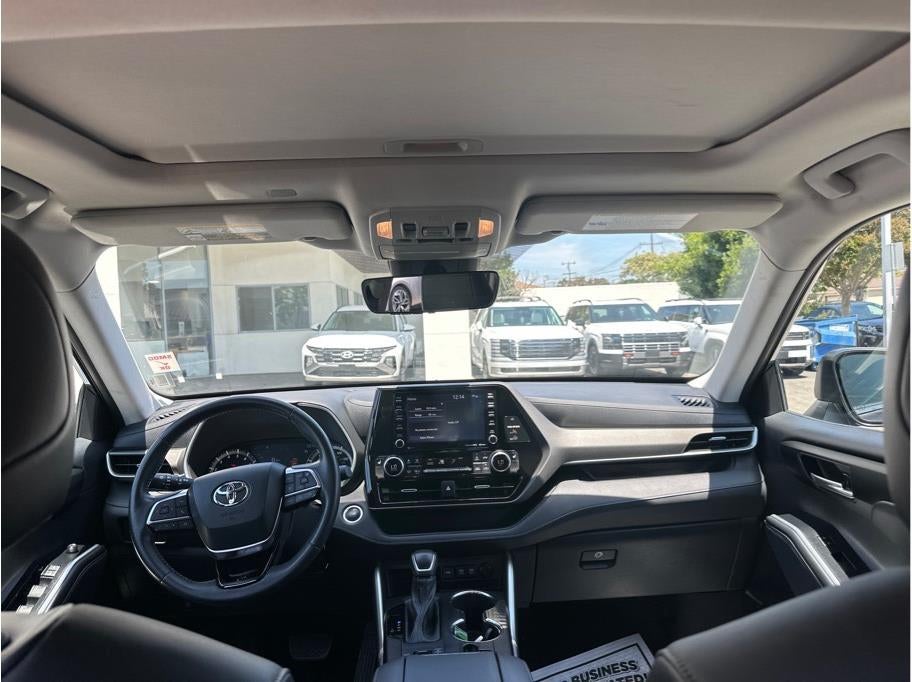 2021 Toyota Highlander XLE Sport Utility 4D