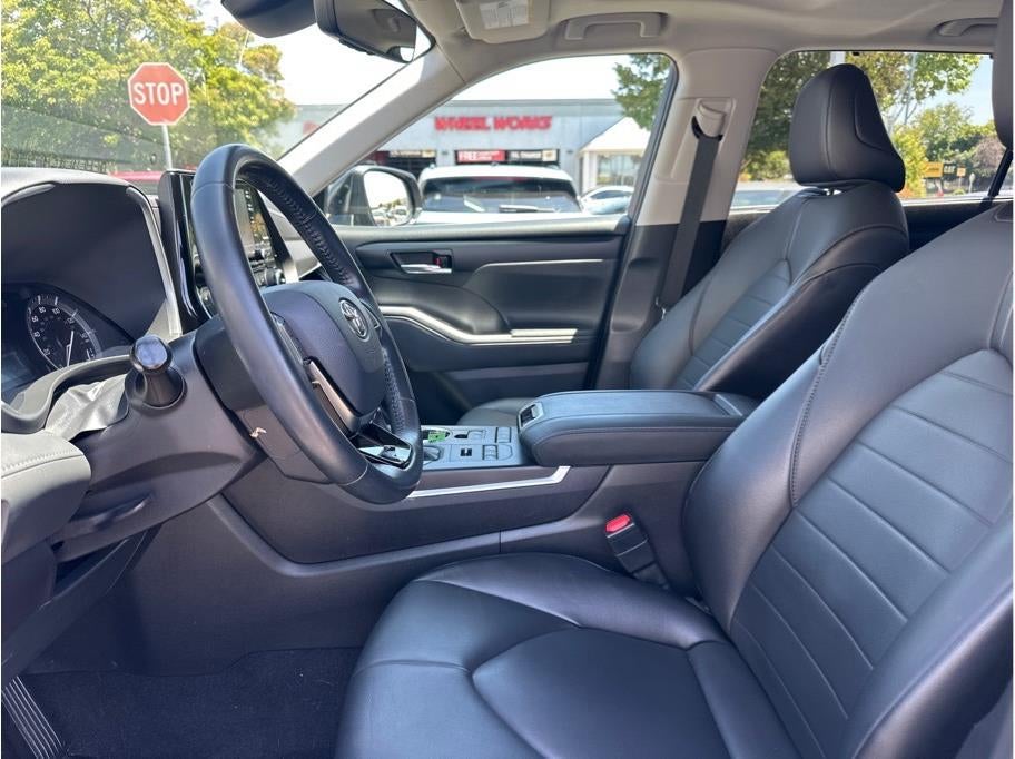 2021 Toyota Highlander XLE Sport Utility 4D