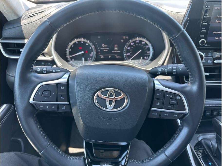2021 Toyota Highlander XLE Sport Utility 4D