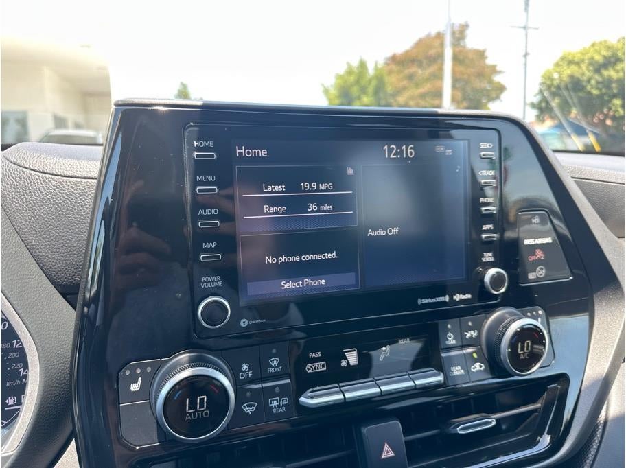 2021 Toyota Highlander XLE Sport Utility 4D