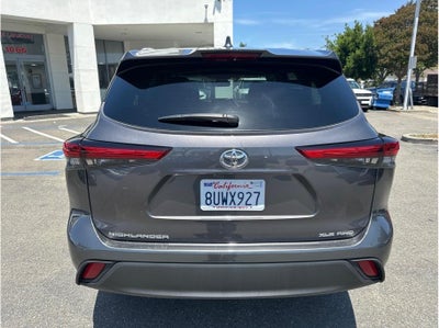 2021 Toyota Highlander XLE Sport Utility 4D