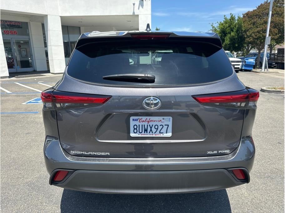2021 Toyota Highlander XLE Sport Utility 4D