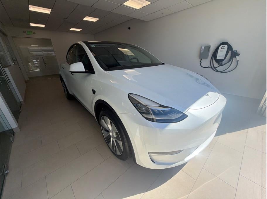 2023 Tesla Model Y Long Range Sport Utility 4D