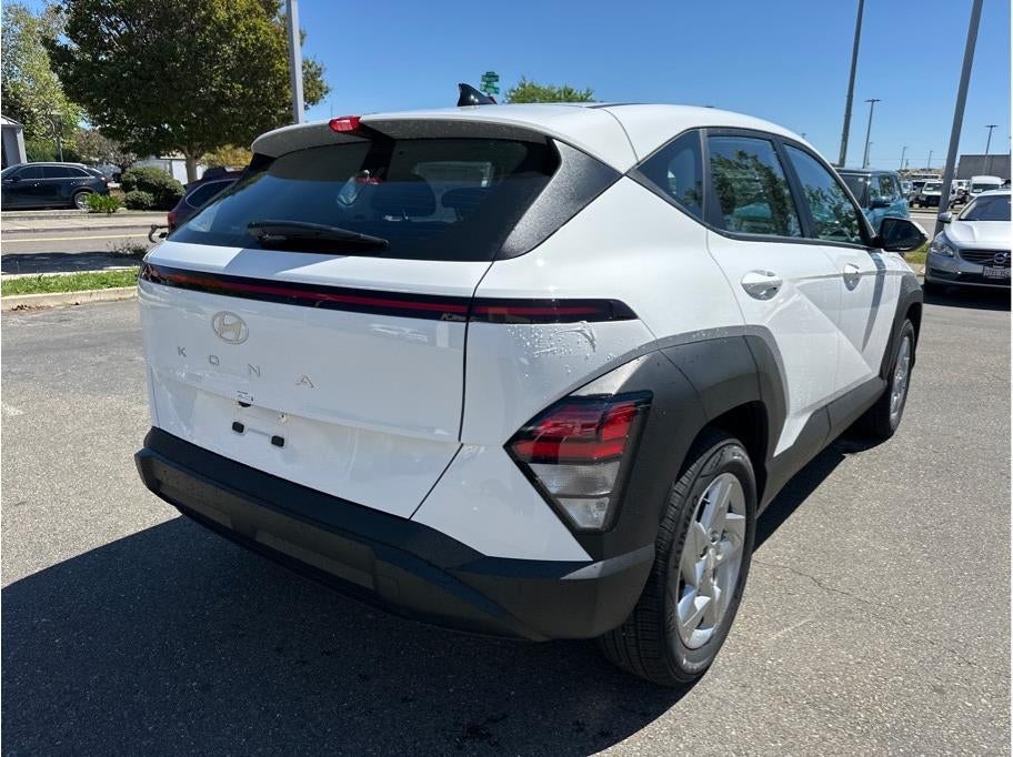 2026 Hyundai KONA SE FWD
