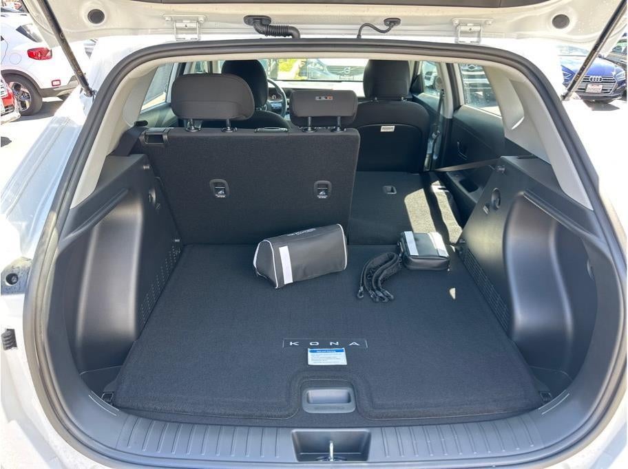 2026 Hyundai KONA SE FWD