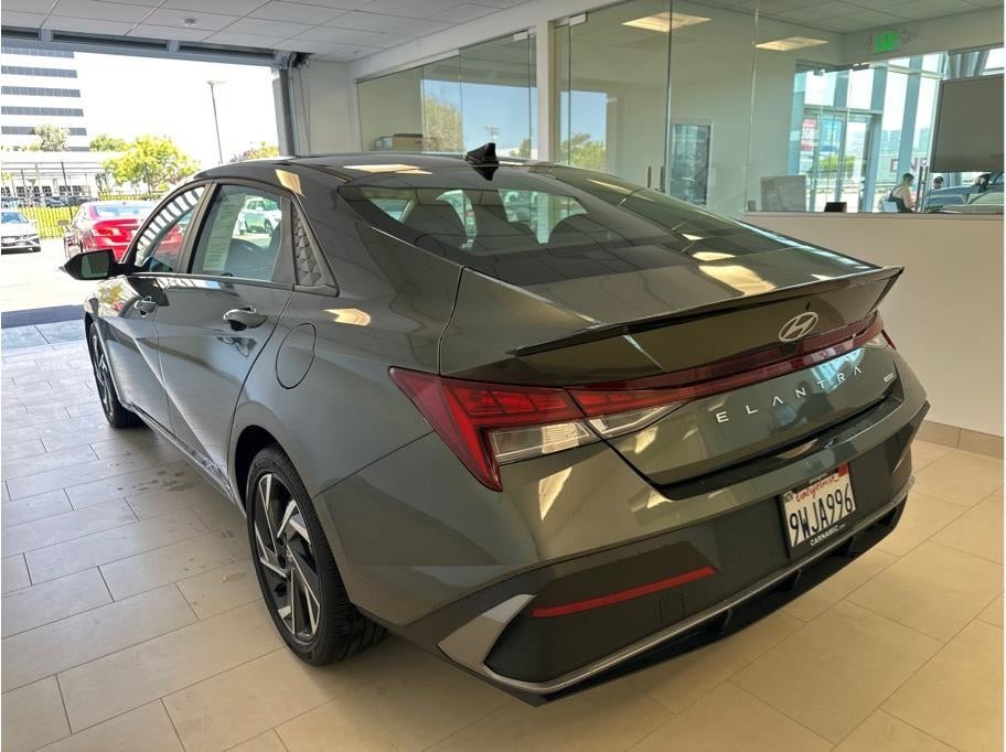 2025 Hyundai ELANTRA HYBRID SEL Sport HEV Sedan 4D