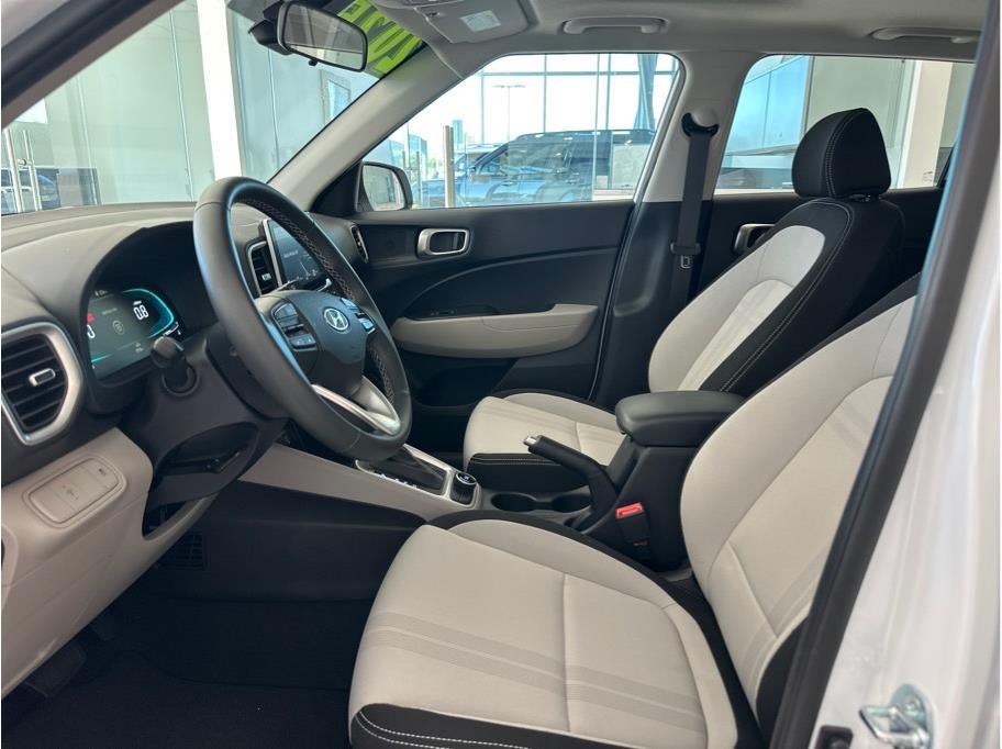 2025 Hyundai VENUE SEL Sport Utility 4D